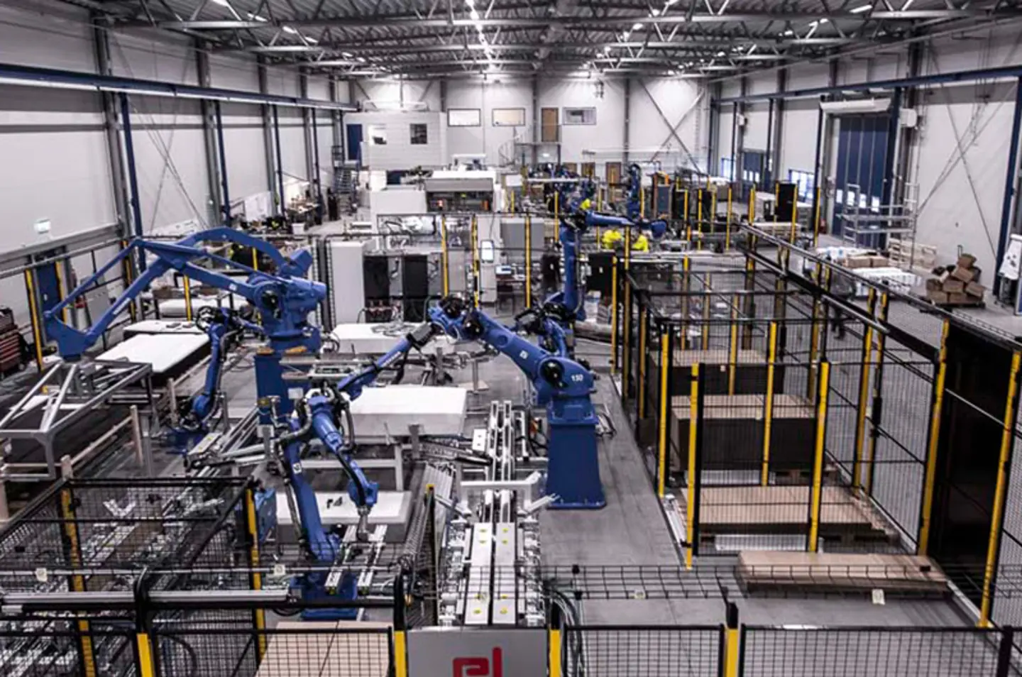 Prélèvement robotisé dans un entrepôt automatisé.
